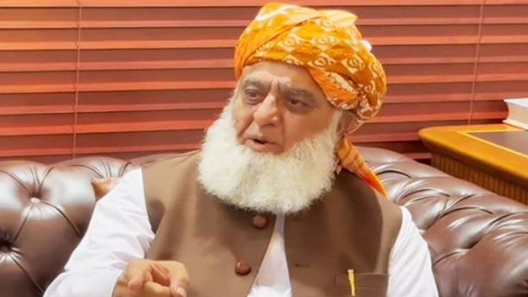 حکومت سے ٹکر لینے کو تیار ، ہاتھوں میں خارش ہورہی :فضل الرحمن