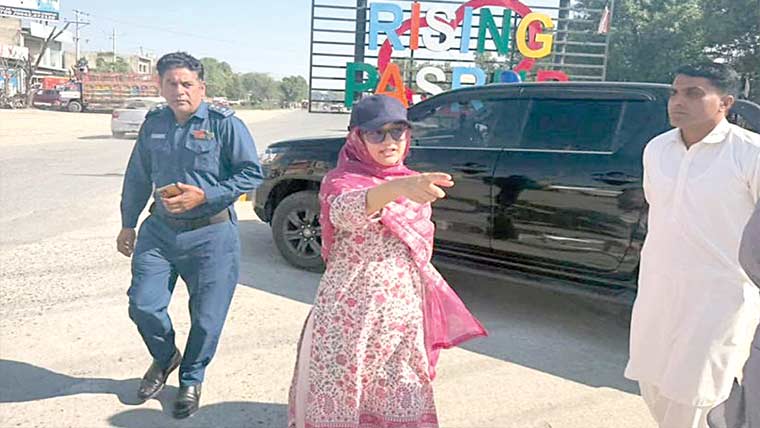 سیالکوٹ :امن چوک میں غیر  قانونی پارکنگ کے خلاف کارروائی
