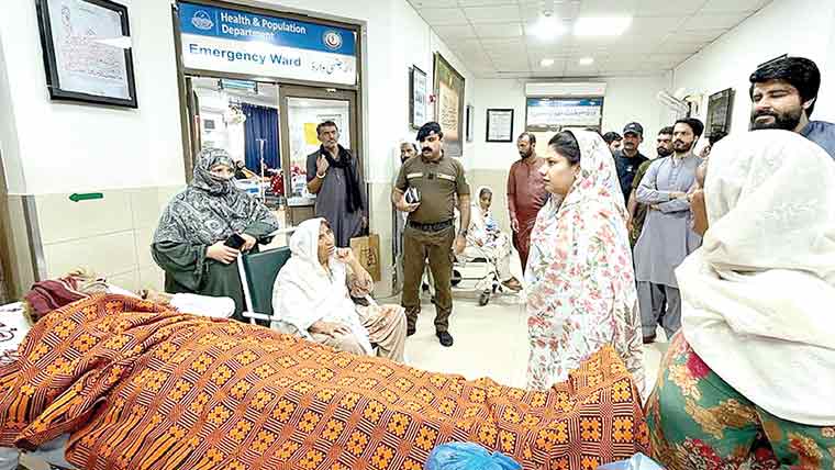 ڈپٹی کمشنر کا ڈی ایچ کیو ہسپتال کا دورہ، طبی سہولیات کا جائزہ