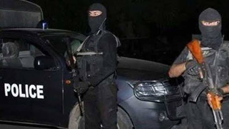 کرک ،پولیس موبائل پر  بم حملہ، ایک اہلکار شہید ، 6 زخمی