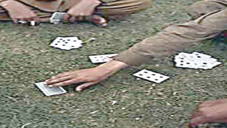  تاش پر جوا، 9 افراد پکڑے گئے 