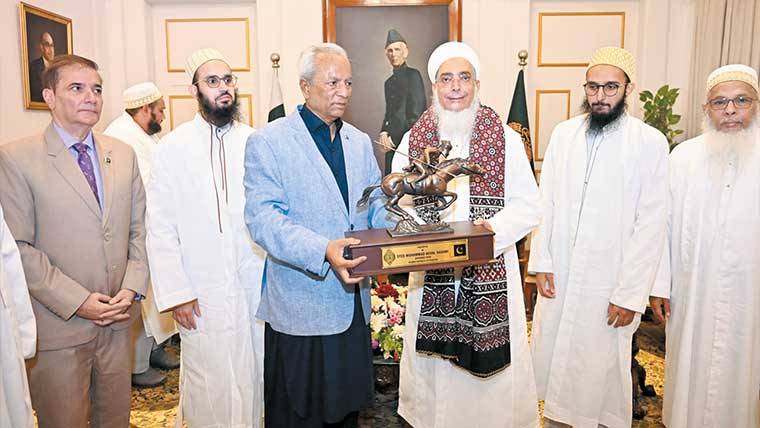گورنر سے شہزادہ قصی وجیہ الدین کی وفد کے ساتھ ملاقات