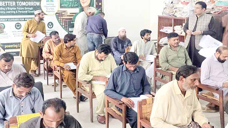 لٹریسی پروگرام کے سلسلے میں باقاعدہ امتحان کا انعقاد 