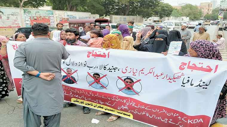 مہران ٹاؤن ، مکینوں کا قبضہ مافیا ،جعلی مقدمات کیخلاف احتجاج