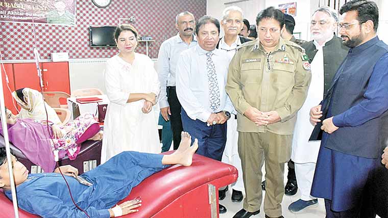  آر پی او کی خون کی بیماریوں میں مبتلا بچوں سے ملاقات