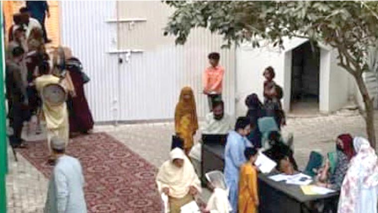 نواز شریف سکول آف ایمینینس  کمالیہ میں داخلہ ٹیسٹ، طلبہ و  والدین کی بھرپور شرکت