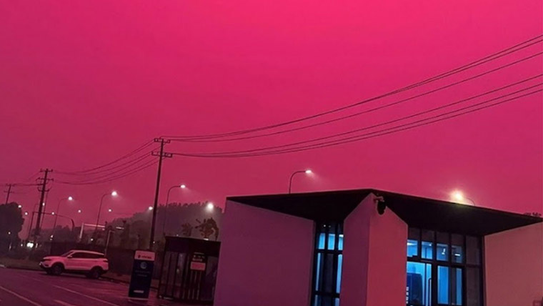 چین میں بارش سے چند منٹ پہلے آسمان گلابی رنگ کا ہوگیا