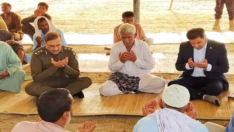 ڈپٹی کمشنر ، ڈی پی او کی شہید اہلکار عمران کے گھر آمد 