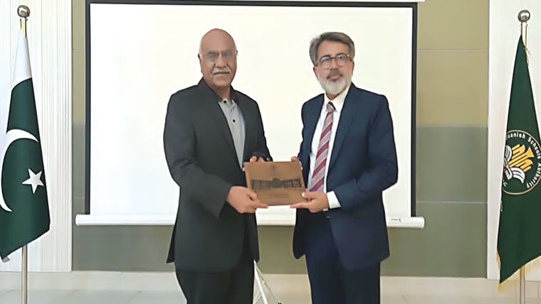  طلبہ حصولِ علم کو محض ذاتی کامیابی تک محدود نہ رکھیں ،امجد ثاقب 