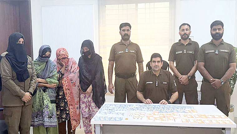 سیالکوٹ:گھر سے 72لاکھ کے زیورات رقم چرانے والا خواتین کا گروہ گرفتار 
