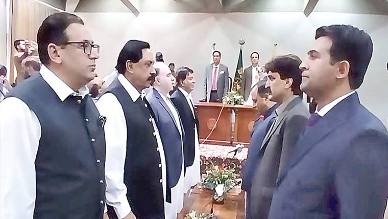 آزاد جموں کشمیر کی 8 رکنی کابینہ نے حلف اٹھا لیا 