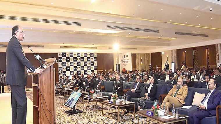  پاکستان کو دوبارہ عروج وزوال کے معاشی چکر میں نہیں جانے دینگے : وزیر خزانہ 