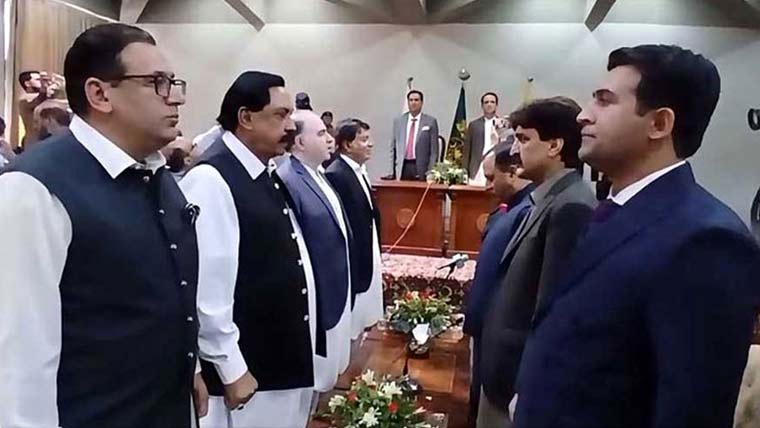 آزاد جموں و کشمیر : 8 وزرا کو محکموں کے قلمدان تفویض کر دئیے گئے 