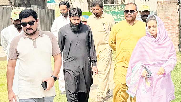 منیجر ستھرا پنجاب زین چٹھہ،ADLG  کنزہ بتول کا کیلیانوالہ میں صفائی کا جائزہ