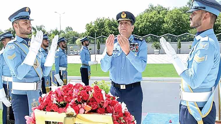 یوم فضائیہ پر ملک بھر کی ایئربیسزپر تقاریب،شہدا کو خراج عقیدت پیش