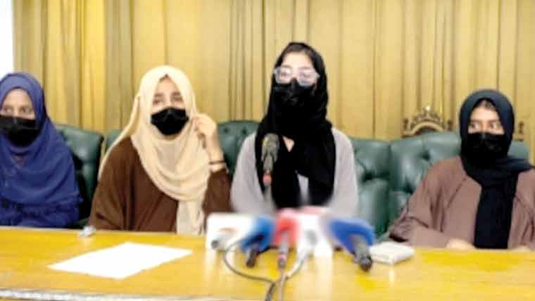 گرلز ہاسٹل میں طالبات سے لاکھوں روپے بٹورنے کا الزام