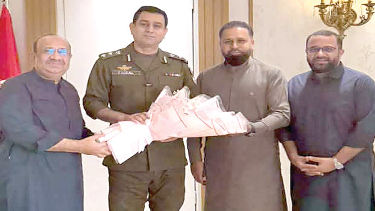 ڈی پی او گجرات سے صدر فرینڈز گروپ  رضوان دلدار چودھری کی ملاقات 