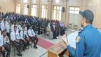 ٹریفک پولیس کی آگاہی مہم، طلبہ اور  شہریوں کو روڈ سیفٹی سے متعلق لیکچر