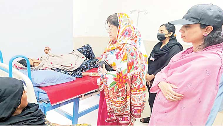 ڈی سی ماہم ملک مختلف مقامات پر عوامی سہولیات کا جائزہ 