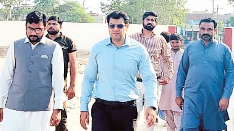  اسسٹنٹ کمشنر ضیاء اللہ گوندل کا ترقیاتی  منصوبوں کی ورک سائٹس کا دورہ