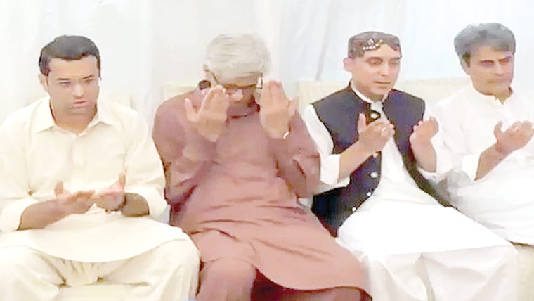 علی قاسم گیلانی کی محمود بشیرورک کے  اہلخانہ سے ملاقات ،وفات پر تعزیت 