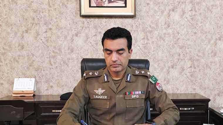 شہریوں کی دہلیز پر دادرسی کے لیے ڈی  پی او سرگودھا تھانہ پھلروان پہنچ گئے 