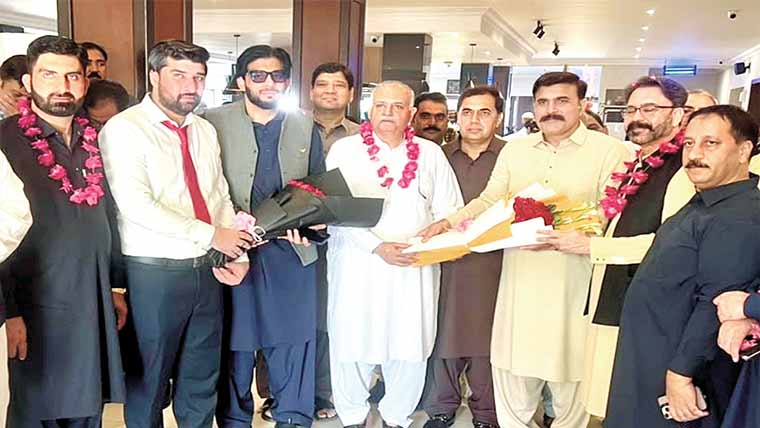 عنصر سندھو نے چیمبر الیکشن میں  بزنس گروپ کی حمایت کر دی 