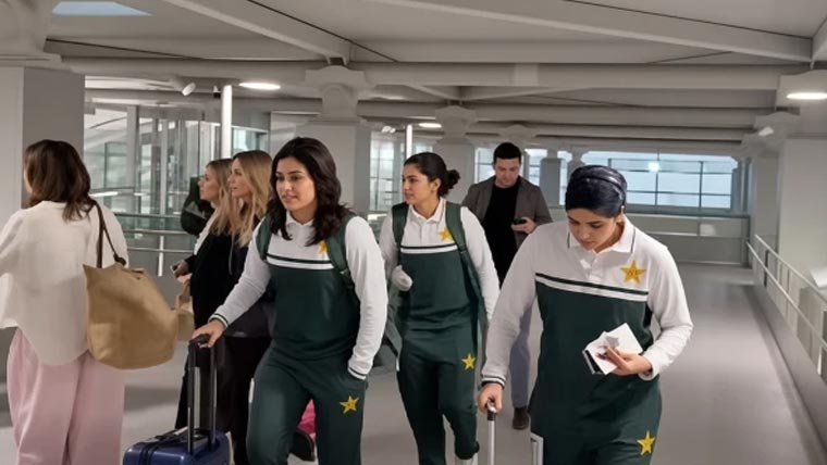 پاکستان ویمنز کرکٹ ٹیم جاپان پہنچ گئی