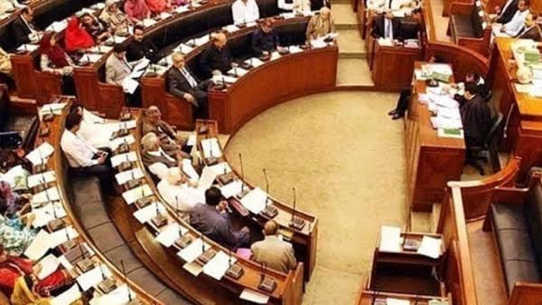سندھ اسمبلی میں بلدیاتی ترمیمی بل منظور اپوزیشن کاہنگامہ،کاپیاں پھاڑ دیں