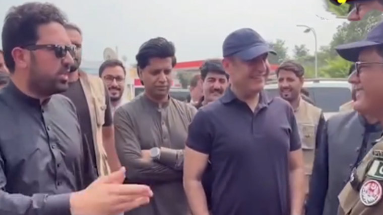 تم لوگوں کے ہاتھ میں ہو تو میں  آج ہی مرجائوں، سہیل آفریدی کاپولیس افسر کیساتھ دلچسپ مکالمہ