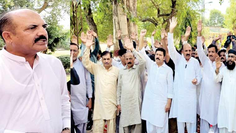 مبینہ کرپشن،تعلیمی بورڈ میں ڈپٹی کنٹرولر کے خلاف احتجاج