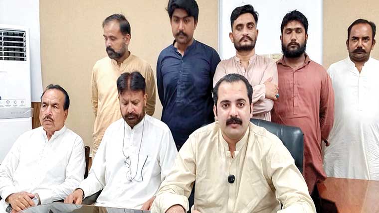 سڑکوں کی تعمیر پر ڈیڑھ ارب خرچ ہو رہے ،منصوراعظم