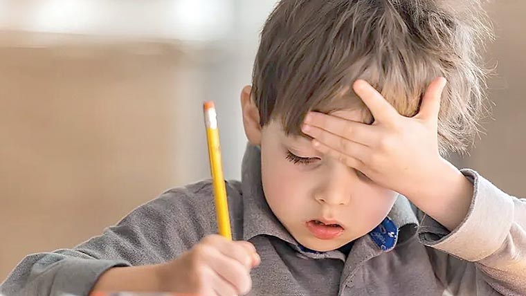 سکول میں بچوں کے سر میں درد کس چیز کی نشانی ہے ؟
