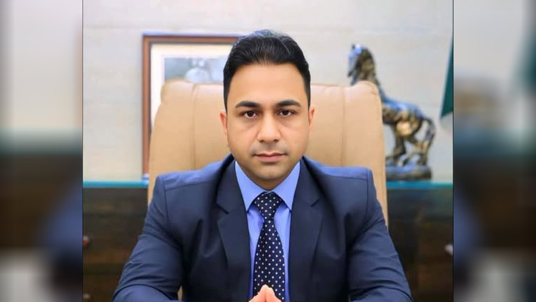 ڈپٹی کمشنر شاہد عباس کاٹھیا کاڈسٹرکٹ  ہیڈ کوارٹر ہسپتال میانوالی کا دورہ