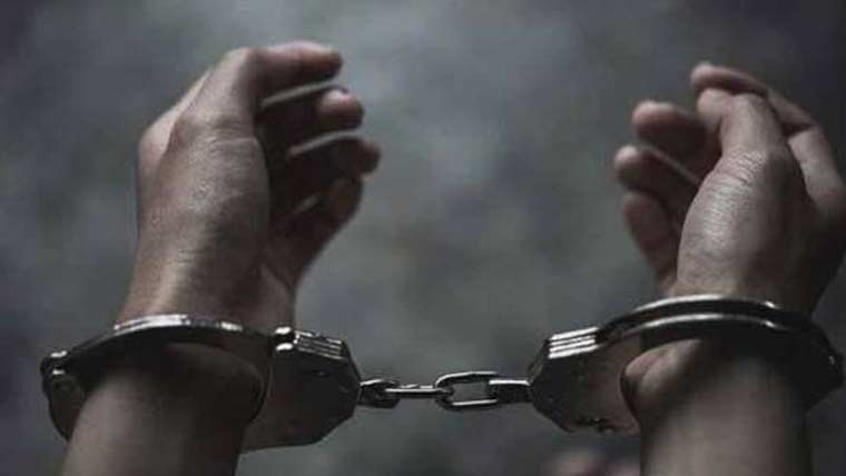 محکمہ تعلیم کا کلرک 15 ہزار روپے رشوت لیتے گرفتار