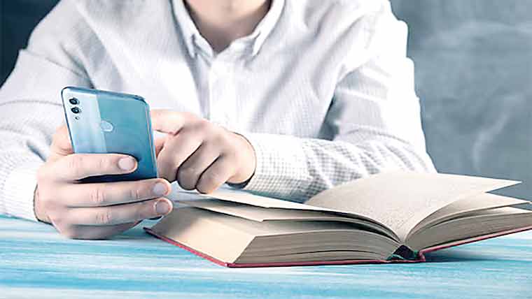 سنگا پور میں موبائل چھوڑ کر کتاب پڑھنے پر معاوضہ ملنے لگا