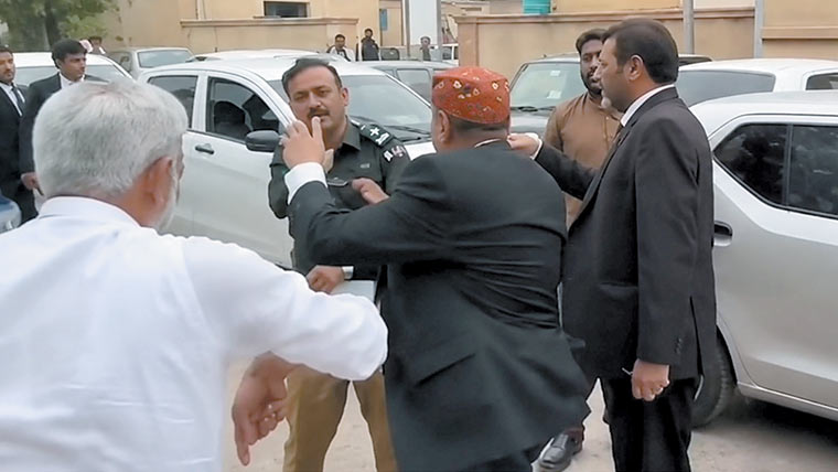 ملزم ضمانت مسترد ہونے پر پولیس حراست سے فرار 