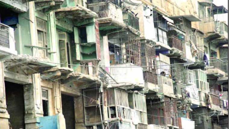 لیاری میں خطرناک قراردی گئی عمارتوں کے مکینوں کو 3 روز میں انخلا کا نوٹس