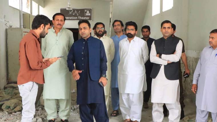 میڈیکل کالج کے ہاسٹل اور  اکیڈمک بلا کس کے تعمیر و مر مت کا  کام مکمل کر لیا جا ئے گا،ڈپٹی کمشنر 
