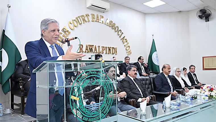آئین کی تشریح آئینی عدالت کریگی  بحث ختم ہونی چاہیے :وزیر قانون 