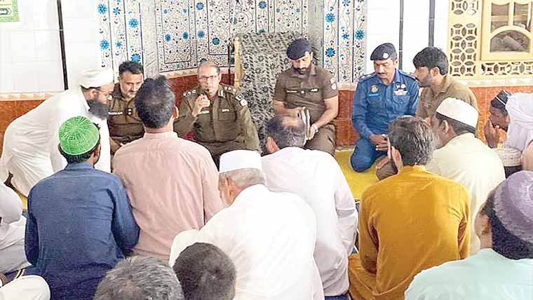 جامع مسجد فردوسیہ میں ڈی پی او  چنیوٹ کی کھلی کچہری، مسائل سنے