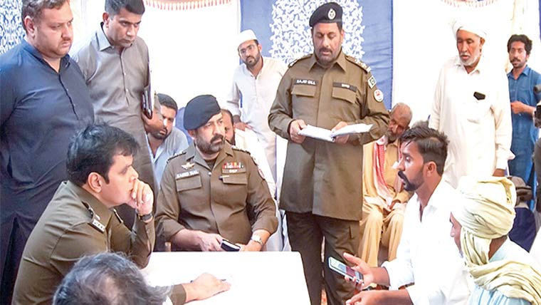 ڈی پی او خانیوال کی کھلی کچہری، سائلین کے مسائل حل