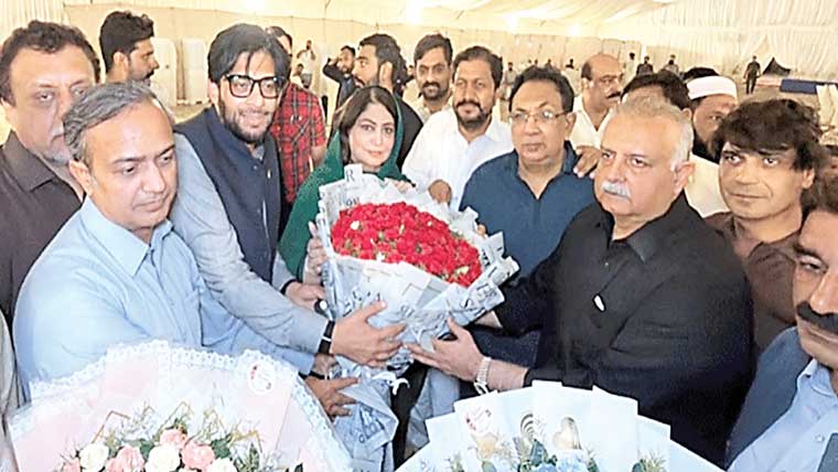  ایم این اے شازیہ فرید بزنس گروپ کے  رہنمائوں سے ملاقات ،کامیابی پر مبارکباد