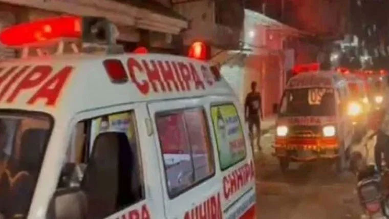 کراچی :فلیٹ سے ڈاکٹر،اہلیہ  اور 3بچوں کی لاشیں برآمد 