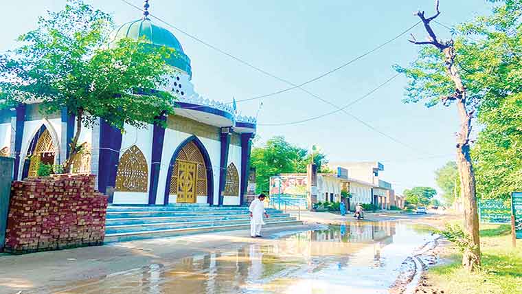 ناقص سیوریج :ساروکی چیمہ کے داخلی راستے پر پانی جمع 