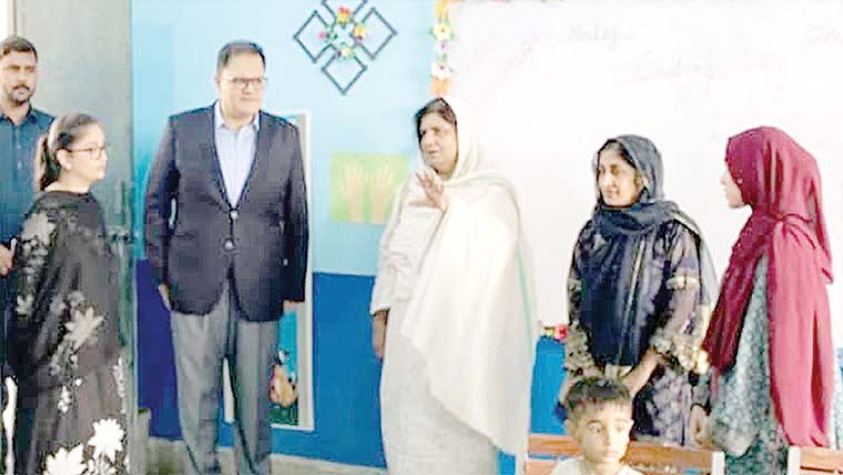 ڈپٹی کمشنر کا پسرور میں مراکز صحت ،تعلیمی اداروں کا دورہ 
