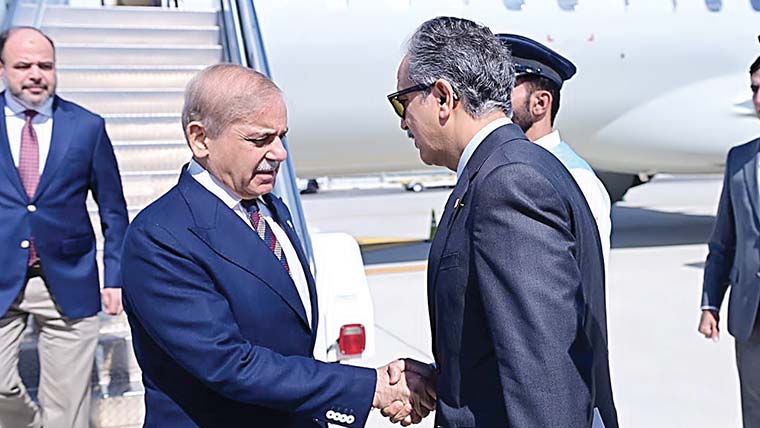 شہباز شریف،اسحاق ڈار جنرل اسمبلی کیلئے نیویارک پہنچ گئے