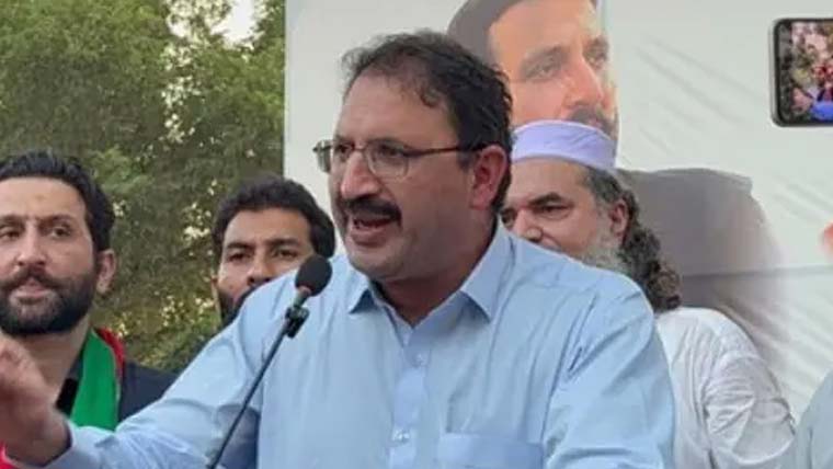 4 دن پرانی تقریر کسی چیز کو چھپانے کیلئے چلائی گئی:جنید اکبر
