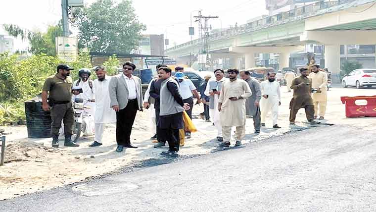ڈپٹی کمشنر کا واسا کے ترقیاتی منصوبوں اور سڑکوں کی بحالی کا معائنہ