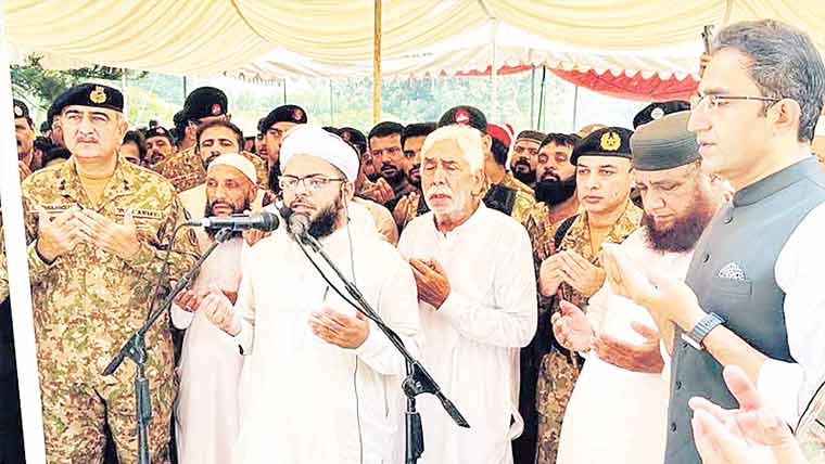 راہوالی :دہشتگردوں کے حملے میں شہید کیپٹن ابوذر سپرد خاک 